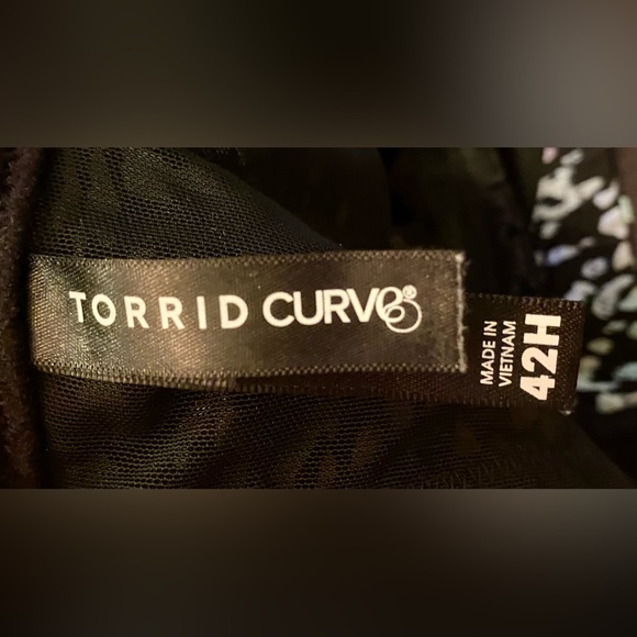 5/$25! 2 EUC cute Torrid bras, plaid has wire, leopard print is wireless 42H - Picture 9 of 11
